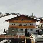 アパート Appartements Bergfried - Ski In Ski Out, Inklusive Sommerkarte, Zentral Mit Ausblick Ueber Kaprun カプルーン