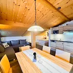 Appartements Bergfried - Ski In Ski Out, Inklusive Sommerkarte, Zentral Mit Ausblick Ueber Kaprun * カプルーン