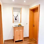 아파트 Appartements Bergfried - Ski In Ski Out, Inklusive Sommerkarte, Zentral Mit Ausblick Ueber Kaprun