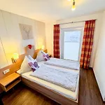 아파트 Appartements Bergfried - Ski In Ski Out, Inklusive Sommerkarte, Zentral Mit Ausblick Ueber Kaprun *
