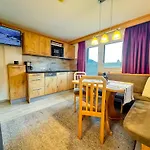 Appartements Bergfried - Ski In Ski Out, Inklusive Sommerkarte, Zentral Mit Ausblick Ueber Kaprun アパート *
