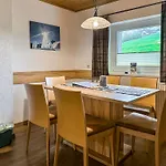 아파트 Appartements Bergfried - Ski In Ski Out, Inklusive Sommerkarte, Zentral Mit Ausblick Ueber Kaprun 카프룬