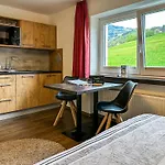 Appartements Bergfried - Ski In Ski Out, Inklusive Sommerkarte, Zentral Mit Ausblick Ueber Kaprun アパート カプルーン
