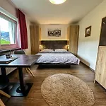 Appartements Bergfried - Ski In Ski Out, Inklusive Sommerkarte, Zentral Mit Ausblick Ueber Kaprun