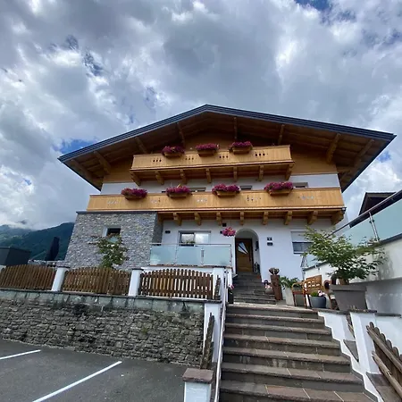 Appartements Bergfried - Inklusive Sommerkarte, Zentral Mit Ausblick Ueber Kaprun, Ski In Ski Out Daire Kaprun