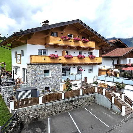 Appartements Bergfried - Ski In Ski Out, Inklusive Sommerkarte, Zentral Mit Ausblick Ueber Kaprun Daire Kaprun