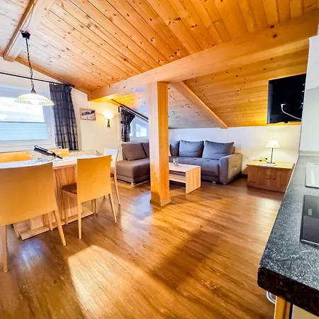 Appartements Bergfried - Ski In Ski Out Bis Ca Mitte Oder Ende Maerz, Inklusive Sommerkarte, Zentral Mit Ausblick Ueber Kaprun アパート