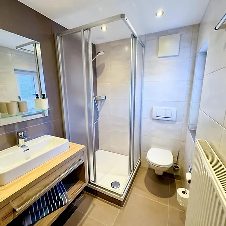 Appartements Bergfried - Ski In Ski Out Bis Ca Mitte Oder Ende Maerz, Inklusive Sommerkarte, Zentral Mit Ausblick Ueber Kaprun * カプルーン