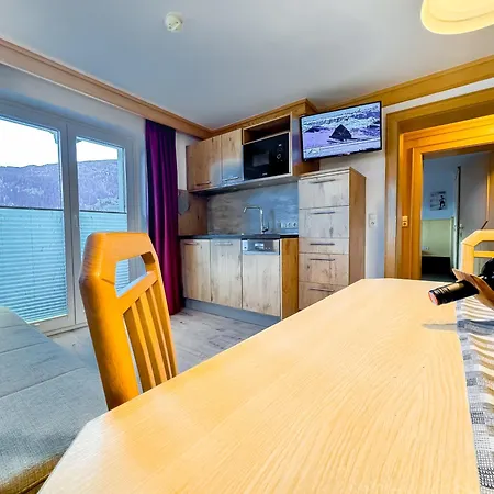 Appartements Bergfried - Inklusive Sommerkarte, Zentral Mit Ausblick Ueber Kaprun, Ski In Ski Out Kaprun