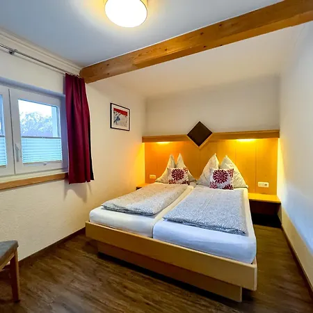 Appartements Bergfried - Inklusive Sommerkarte, Zentral Mit Ausblick Ueber Kaprun, Ski In Ski Out