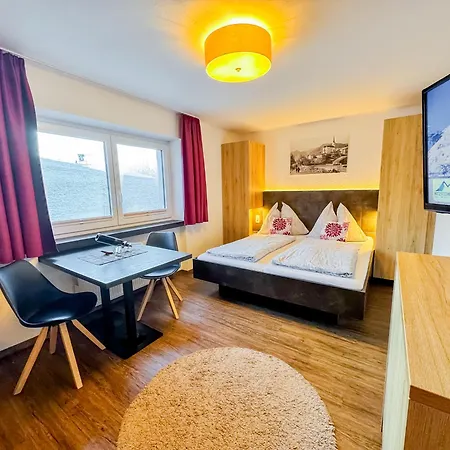 Bergfried - In Out, Inklusive Sommerkarte, Zentral Mit Ausblick Ueber Appartement *
