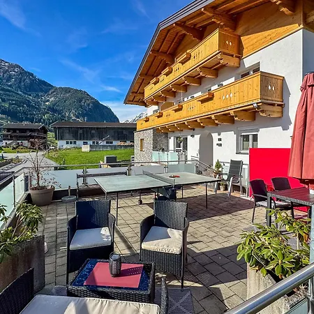 Appartements Bergfried - Ski In Ski Out Bis Ca Mitte Oder Ende Maerz, Inklusive Sommerkarte, Zentral Mit Ausblick Ueber Kaprun * カプルーン