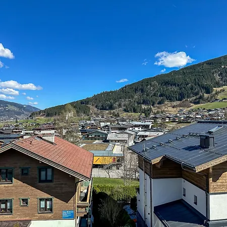 Appartement Bergfried - In Out, Inklusive Sommerkarte, Zentral Mit Ausblick Ueber Kaprun