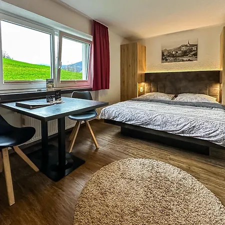 Bergfried Kaprun, Ski-in Ski-out, Sommerkarte Und Panoramablick Kaprun