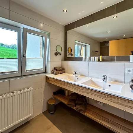 Daire Appartements Bergfried - Inklusive Sommerkarte, Zentral Mit Ausblick Ueber Kaprun, Ski In Ski Out *