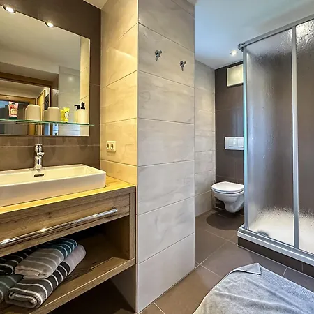 Appartements Bergfried - Ski In Ski Out Bis Ca Mitte Maerz, Inklusive Sommerkarte, Zentral Mit Ausblick Ueber Kaprun *