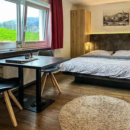 Appartements Bergfried - Ski In Ski Out Bis Ca Mitte Maerz, Inklusive Sommerkarte, Zentral Mit Ausblick Ueber Kaprun Kaprun