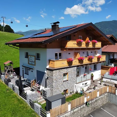 Apartman Appartements Bergfried - Ski In Ski Out Bis Ca Mitte Maerz, Inklusive Sommerkarte, Zentral Mit Ausblick Ueber Kaprun *