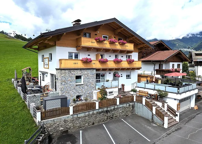 Appartements Bergfried - Ski In Ski Out, Inklusive Sommerkarte, Zentral Mit Ausblick Ueber Kaprun דירה קפרון