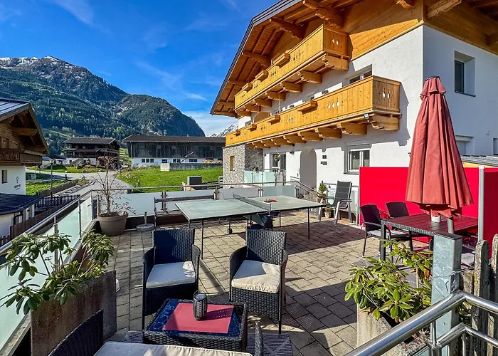 Appartements Bergfried - Ski In Ski Out, Inklusive Sommerkarte, Zentral Mit Ausblick Ueber Kaprun * קפרון