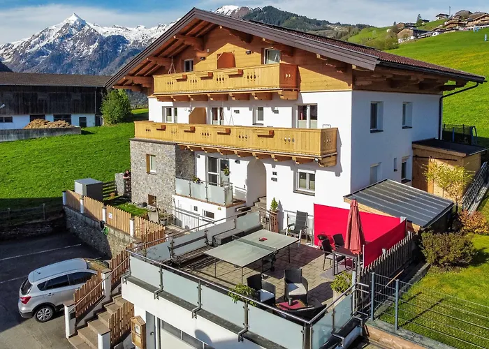 Appartements Bergfried - Ski In Ski Out, Inklusive Sommerkarte, Zentral Mit Ausblick Ueber Kaprun דירה *
