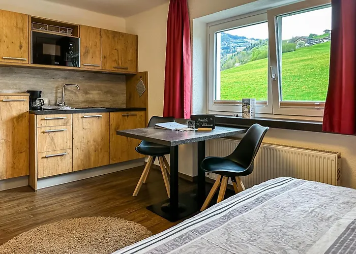 Appartements Bergfried - Ski In Ski Out, Inklusive Sommerkarte, Zentral Mit Ausblick Ueber Kaprun דירה קפרון