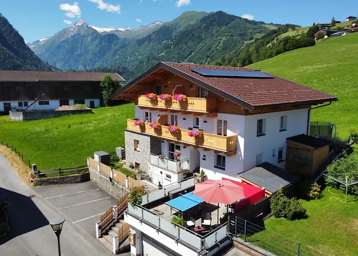 Appartements Bergfried - Ski In Ski Out, Inklusive Sommerkarte, Zentral Mit Ausblick Ueber Kaprun קפרון